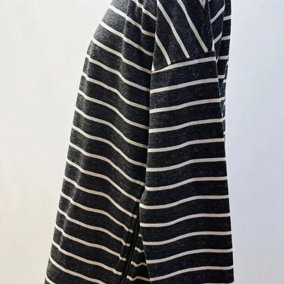 LOFT Women Long Sleeve Pullover Round Neck Gray/White Striped Shirt Size Medium - Picture 12 of 14